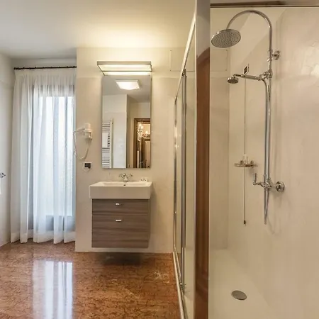 Ca' Del Monastero 3 Collection For 4 Guests With Lift شقة