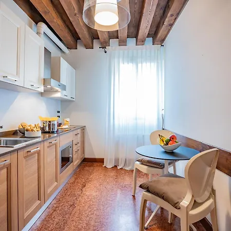 Ca' Del Monastero 3 Collection For 4 Guests With Lift شقة البندقية